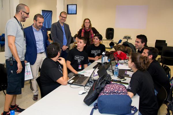 Visita del Rector durante el desarrollo del encuentro