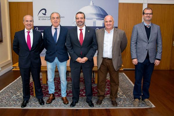 De izda. a dcha.: Quintín Melo Robaina, el Dr. Maynar, el Rector Robaina, Lesmes Gutiérrez y el Vicerrector José Pablo Suárez