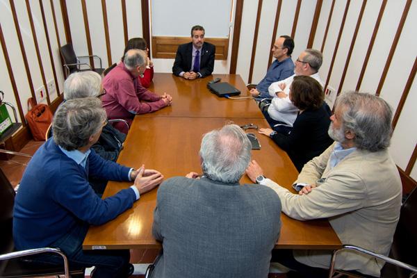 Imagen de la reunión de la CEDU durante la visita del Rector Rafael Robaina