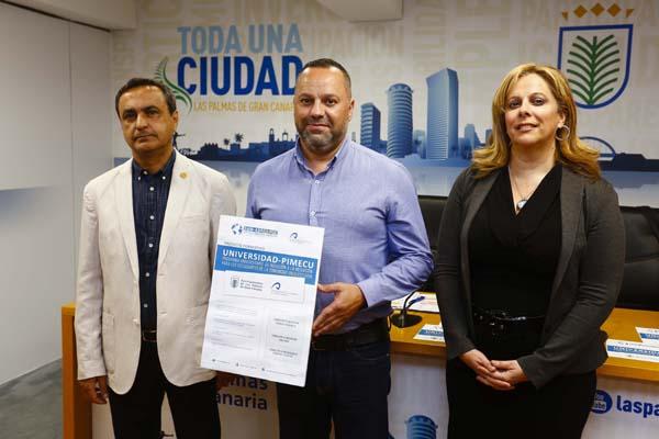 De izda. a dcha.: el Vicerrector Marcos Peñate, el concejal Jacinto Ortega y la profesor Rosa Pérez
