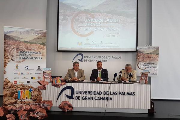 Imagen de la presentación. De izda. a dcha.: Marco Aurelio Pérez, el Rector Robaina y Guillermo Morales