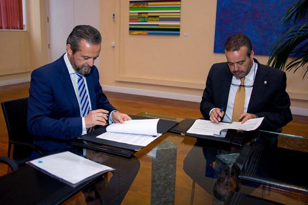 Imagen de la firma del convenio de colaboración
