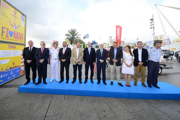 El Rector de la ULPGC (4º por la izda.), en la inauguración oficial de la Feria Internacional del Mar 2017