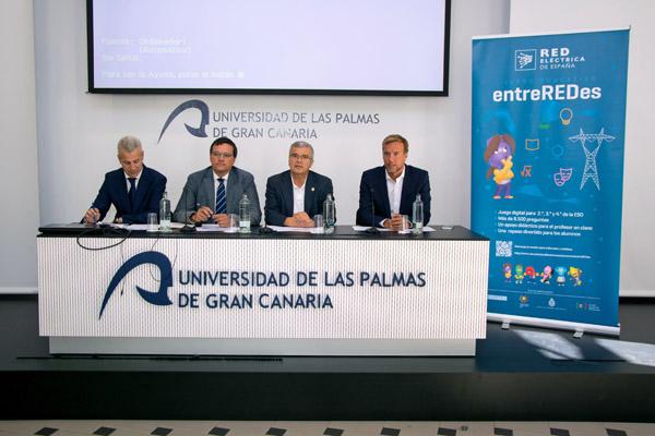 Imagen de la mesa presidencial. De izda. a dcha.: Fernando Crespo, Adrián Mendoza, el Vicerrector Antonio Ramos y el Director de Universidades Ciro Gutiérrez