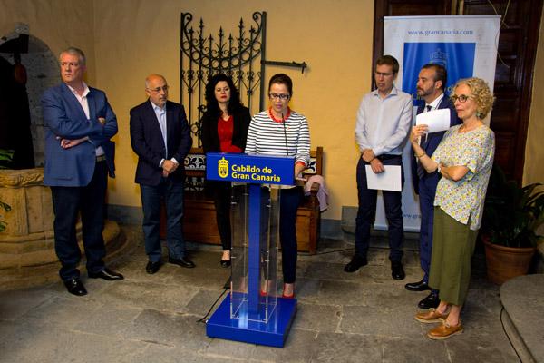 La Vicerrectora de Cultura y Sociedad de la ULPGC, durante la lectura en la Casa Museo Pérez Galdós