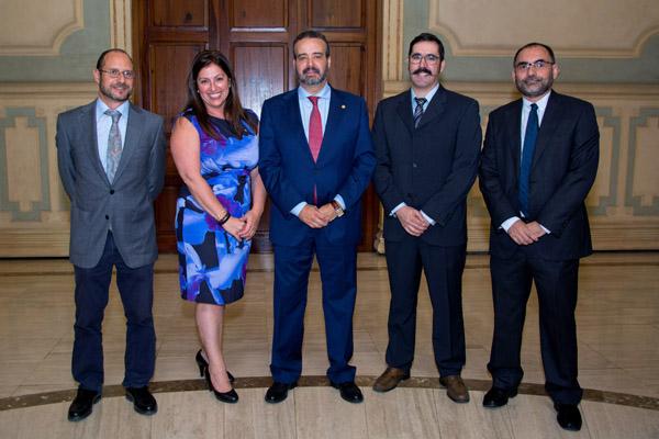 De izda. a dcha.: Jorge Francisco González, la Secretaria General Rosa Rodríguez, el Rector Robaina, Luis Alberto Henríquez y Carlos Gustavo Ortega