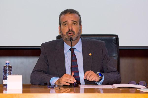 El Rector Rafael Robaina, durante la celebración del Claustro Universitario