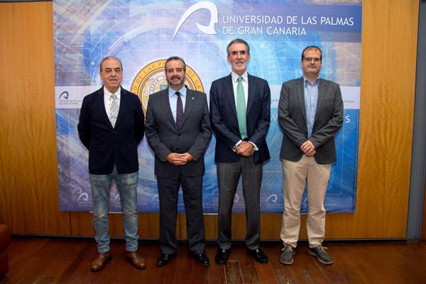 De izda. a dcha.: Manuel Maynar, Director de la Cátedra; el Rector Rafael Robaina; Fernando Jiménez, representante del Hospital Policlínico La Paloma; y José Pablo Suárez, Vicerrector de Investigación, Innovación y Transferencia de la ULPGC