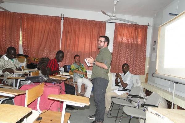 El Dr. Castillo, en uno de los seminarios que impartió