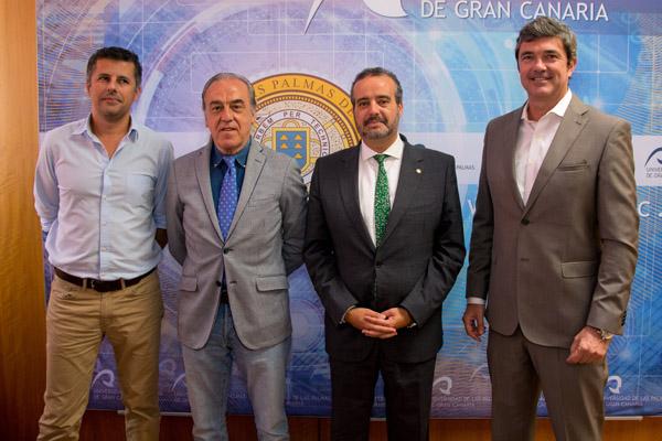 De izda. a dcha.: Frank Gornés, Manuel Maynar, el Rector Rafael Robaina y Alberto Rodríguez