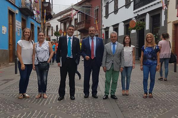El Vicerrector de Internacionalización, el Rector Rafael Robaina y el Alcalde de Teror