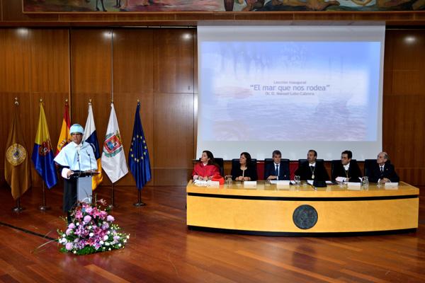 Imagen del acto durante la lección magistral de Manuel Lobo