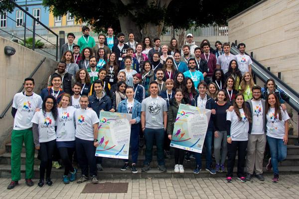 Foto de familia de los participantes en el Campus UNICAH