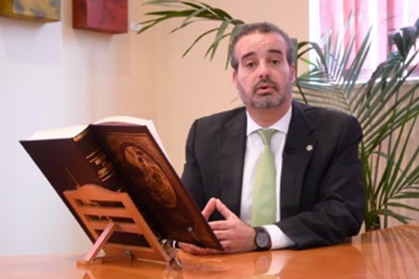 El Rector Robaina fue el encargado de iniciar la lectura continuada 12 horas con El Quijote