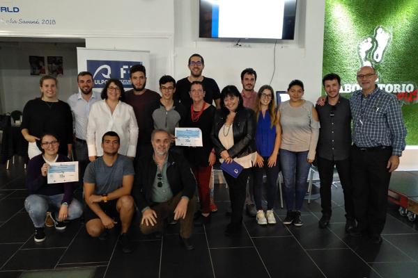 Foto de familia de los premiados en el I Foro de Estudiantes