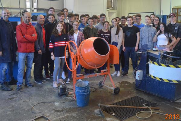 Foto de familia de un grupo del IES Domingo Rivero de Arucas durante su visita a la EIIC de la ULPGC