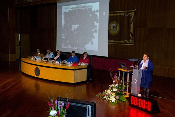 Otra imagen del acto académico, durante la impartición de la charla magistral a cargo de Leonor Peña