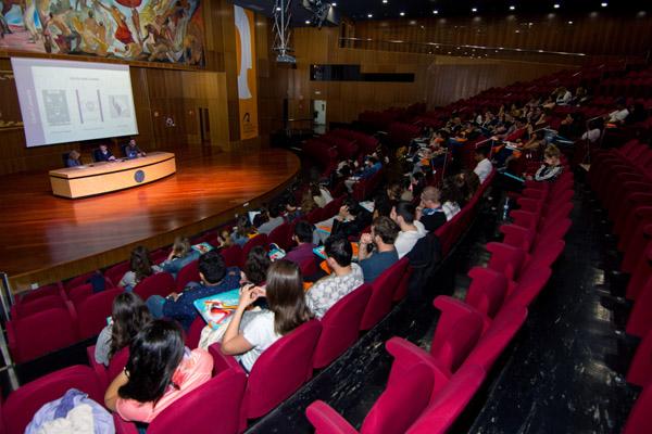 Otra imagen del acto de bienvenida en el Paraninfo universitario