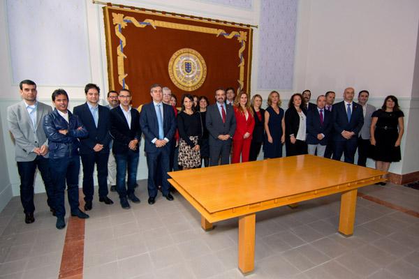 Foto de familia de los nuevos cargos con el Rector y la Secretaria General de la ULPGC