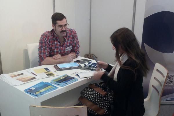 El Director Luis Alberto Henríquez, en el stand ULPGC