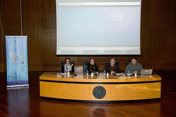 De izda. a dcha.: la Directora de Proyección Social, la Vicerrectora de Comunicación y Proyección Social, el Vicerrector de Estudiantes y Deportes y el Director de Acceso de la ULPGC