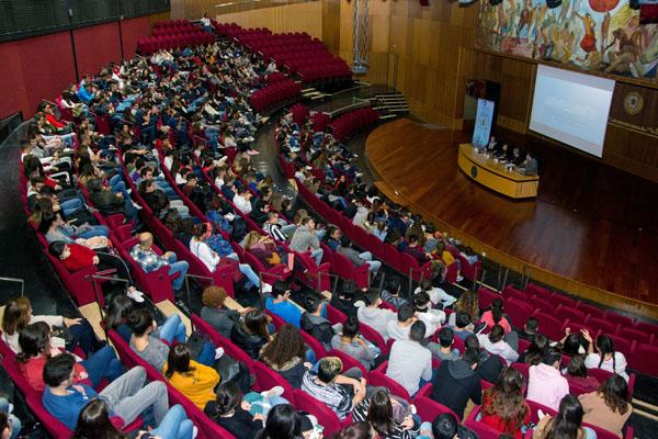 Imagen de una de las charlas informativas en el Paraninfo de la ULPGC