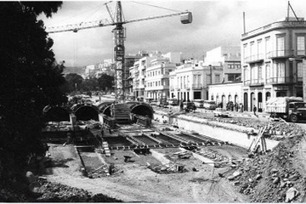 Imagen de las obras que taparon el cauce del barranco