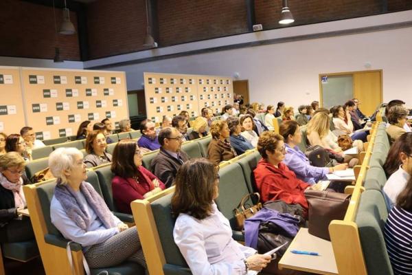 Imagen del público asistente a la jornada, entre ellos, la Directora de Comunicación Marina Díaz
