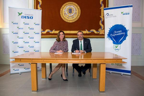 Otra imagen durante la firma del convenio de colaboración entre ambas entidades