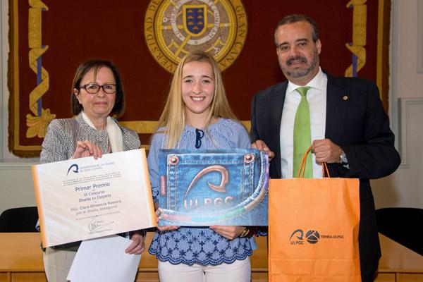 La Vicerrectora María Jesús Domínguez y el Rector Robaina con Clara Olivencia, alumna ganadora del primer premio de la VI Promoción