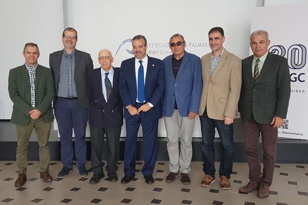 De izda. a dcha.: Alexis Quesada, el Vicerrector José Pablo Suárez, el Catedrático Roberto Moreno, el Rector Robaina, el profesor Pichler, José Moreno y Carlos Estévez