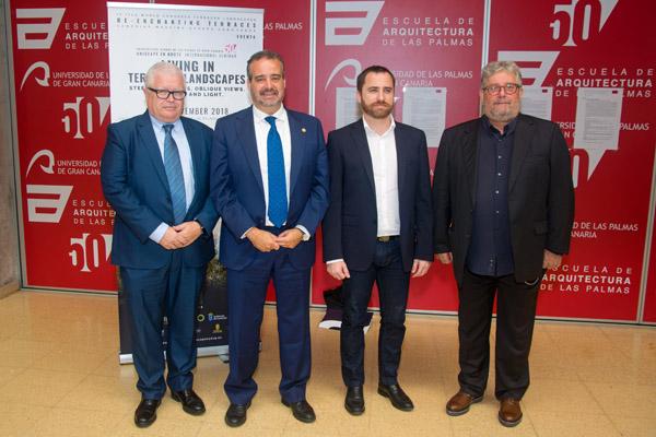 De izda. a dcha.: Enrique Solana, el Rector Robaina, el Consejero Isaac Castellano y Juan M. Palerm