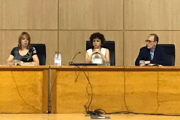 Inauguración del seminario, con la presencia de la Directora de la Unidad de Igualdad (1ª por la izquierda) y la Magistrada Auxiliadora Díaz (centro)