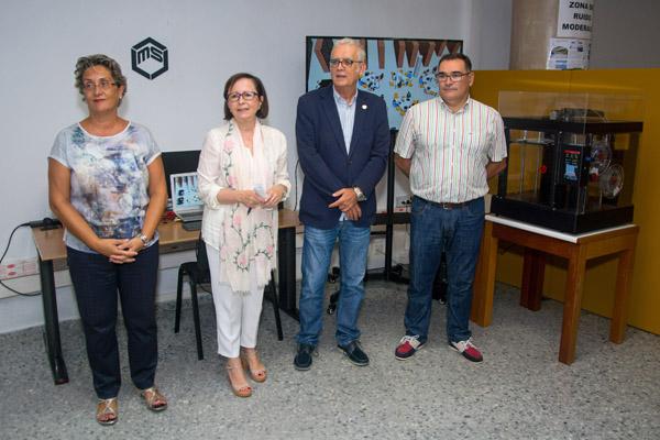 De izda. a dcha.: La Directora de la Biblioteca Universitaria, la Vicerrectora de Comunicación y Proyección Social, el Director de la EITE
