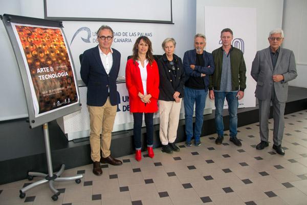 De izda. a dcha.: José A. Sosa, la Vicerrectora Pino Quintana, Flora Pescador, Ángel Luis Aldai, Manuel González y Guillermo García Alcalde