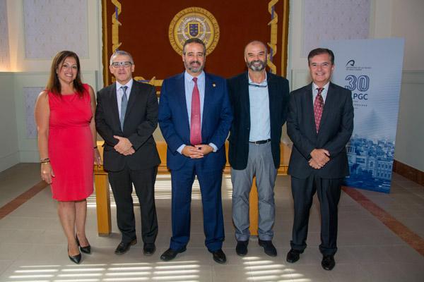 De izda. a dcha.: Rosa Rodríguez, Manuel Montesdeoca, el Rector Robaina, Francisco Javier Solís y Oswaldo Moreno