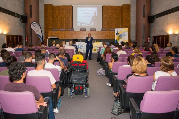 Imagen de la charla del Alcalde de Las Palmas de Gran Canaria en las I Jornadas Sociedad y Universidad