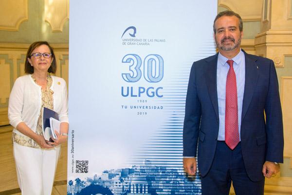 La Vicerrectora María Jesús García y el Rector Robaina, en la presentación de las actividades con motivo del XXX Aniversario
