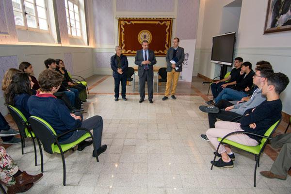 Otra imagen de la recepción del alumnado canario participante en las Olimpiadas