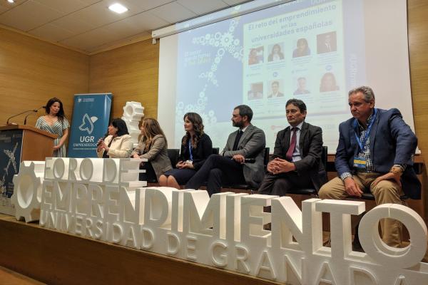 Imagen del foro, en el que participó la Vicerrectora Rosa Batista (2ª por la izquierda)