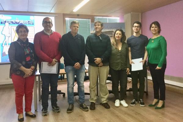Foto de familia con los ganadores del X Premio de Relato Corto sobre Vida Universitaria