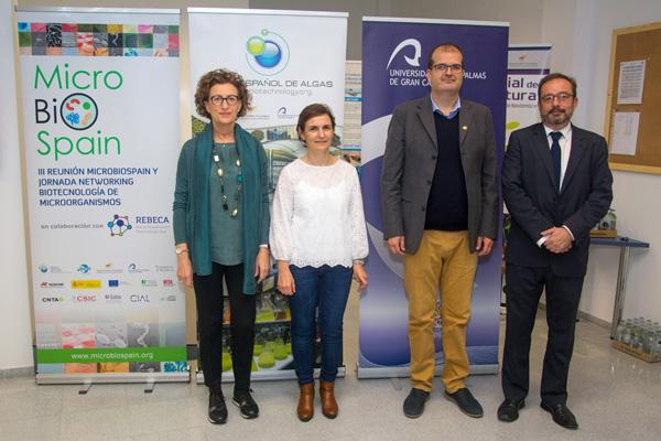 El Vicerrector de la ULPGC (2º por la derecha) junto al consejero del Cabildo e investigadoras de la red MicroBioSpain