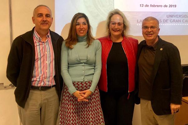 El Vicerrector de Estudiantes y Deportes (1º por la dcha) y la Vicerrectora de Calidad (3ª por la dcha), junto a los responsables académicos de los estudios de la ULPGC que se imparten en Lanzarote