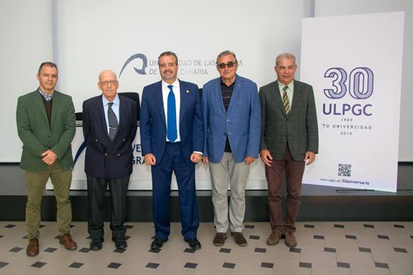 Foto de familia de los organizadores con el Rector Robaina, en el acto de presentación del congreso internacional