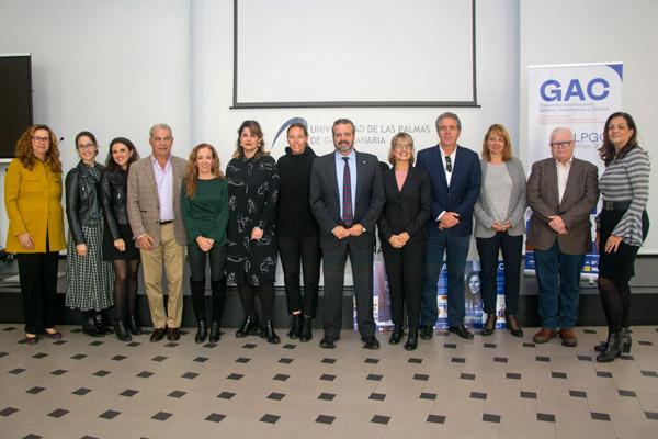 Foto de familia de los organizadores y representantes de instituciones colaboradoras