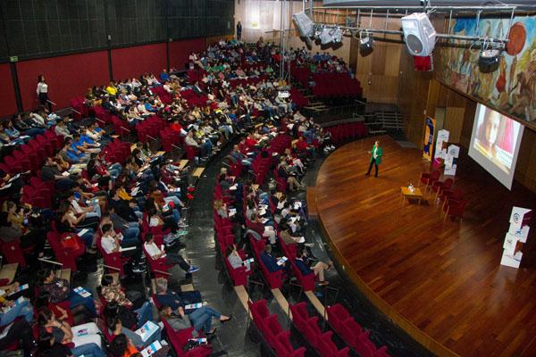 Imagen del Paraninfo durante la charla 