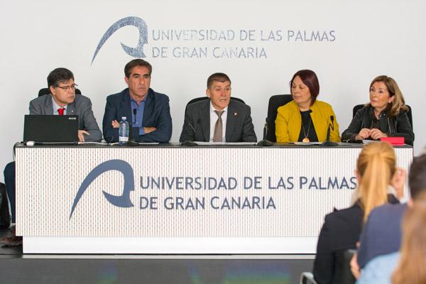 De izda. a dcha.: Juan Carlos Martín, Francis Candil, el Vicerrector José Miguel Doña, Carmen Luz Vargas y Lourdes Armas Peñate