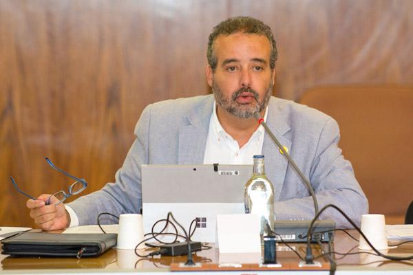 El Rector Rafael Robaina presidió la sesión 