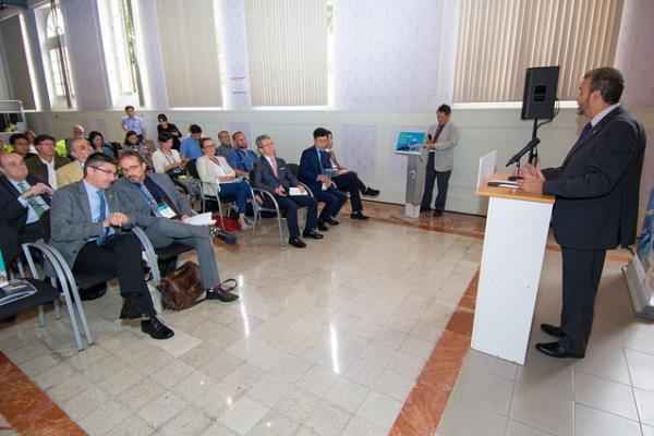 Imagen de la inauguración a cargo del Rector Rafael Robaina