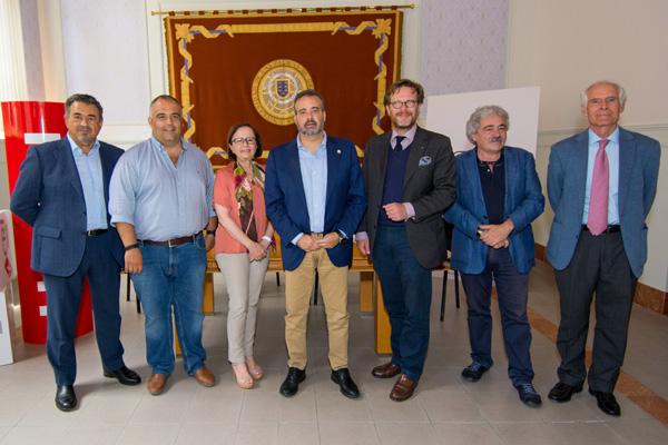 En la imagen, de izda. a dcha.: Germán de la Guardia, Yeray Rodríguez, el Rector Robaina, Tilman Kuttenkeuler, un representante de la Fundación Teatro Auditorio y el Catedrático Maximiano Trapero